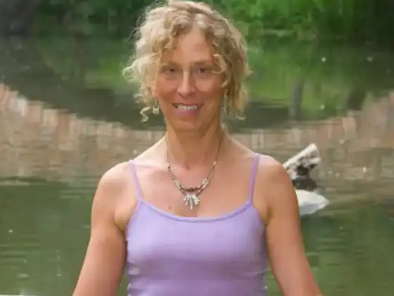 Lori Batcheller,
健康与保健, 健康与保健, 瑜伽, 瑜伽, 瑜伽, 瑜伽, 瑜伽, 瑜伽
Expert at 带 30 多个课程的免费大师班采样器